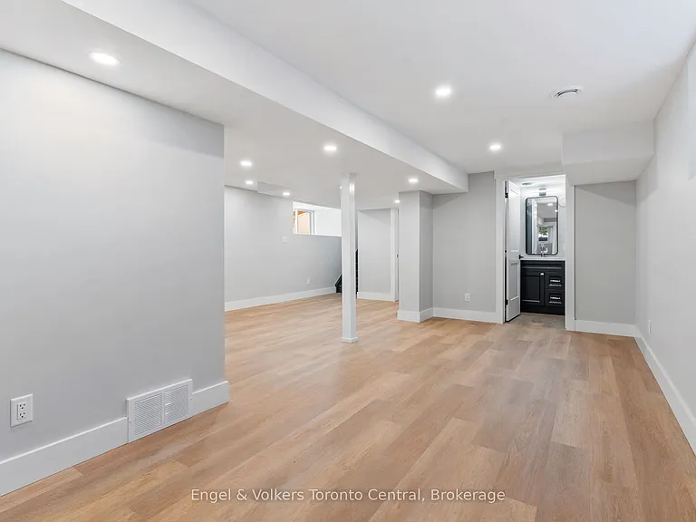 57 Crawford St — Photo 31