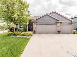 1001 W Eagle Ridge Cir, Sioux Falls, SD 57108