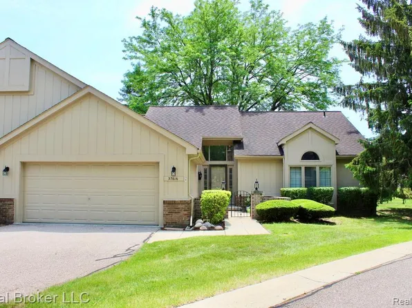 37616 N Laurel Park Dr, Livonia, MI 48152