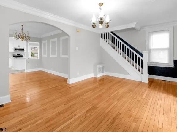 521 E Blancke St, Linden City, NJ 07036