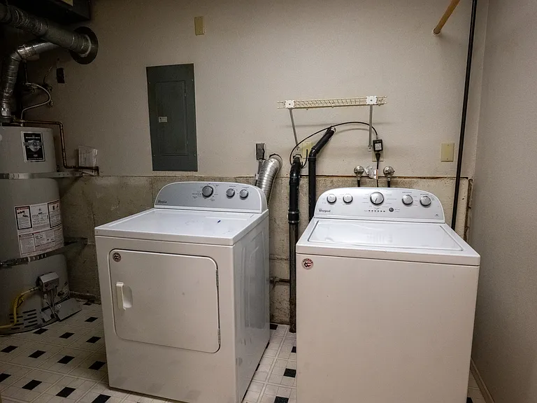 Utility room / included washer and dryer