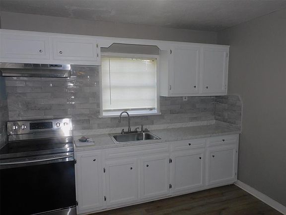 3rd image of 2810A McNay Dr