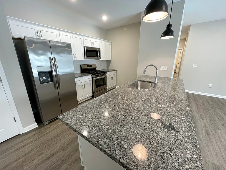 Kitchen with Dishwasher, Gas Stove, Microwave & Fridge with Ice/Water Dispenser