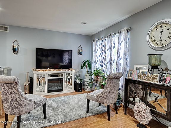 4th image of 590 Beachway Ave