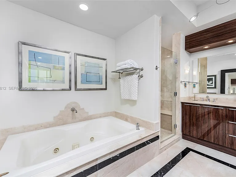 100 S Pointe Dr #610 — Photo 21