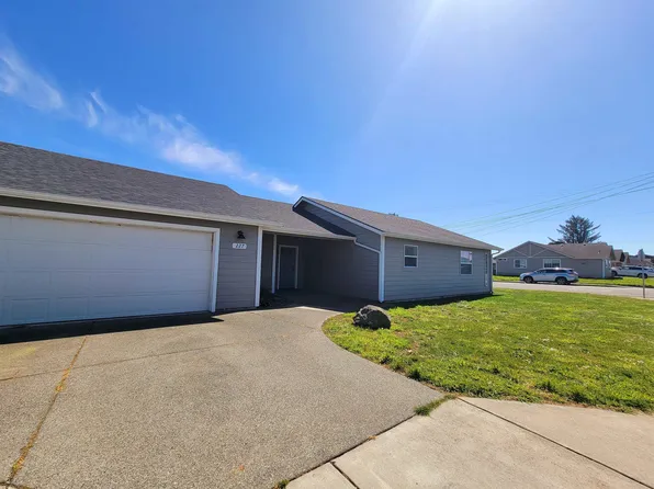 227 8th St, Crescent City, CA 95531