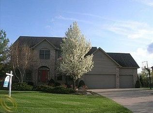 6050 Green Bank Dr, Grand Blanc, MI 48439