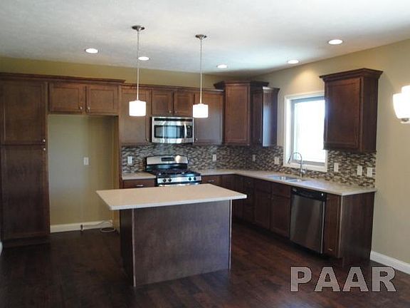 2nd image of 435 Garnet Dr