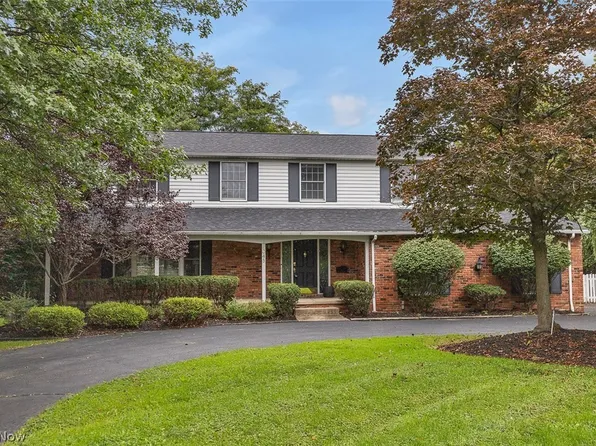 5045 Clubside Rd, Lyndhurst, OH 44124