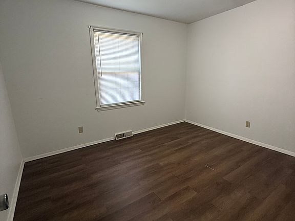 5th image of 1310 Queens Rd #B