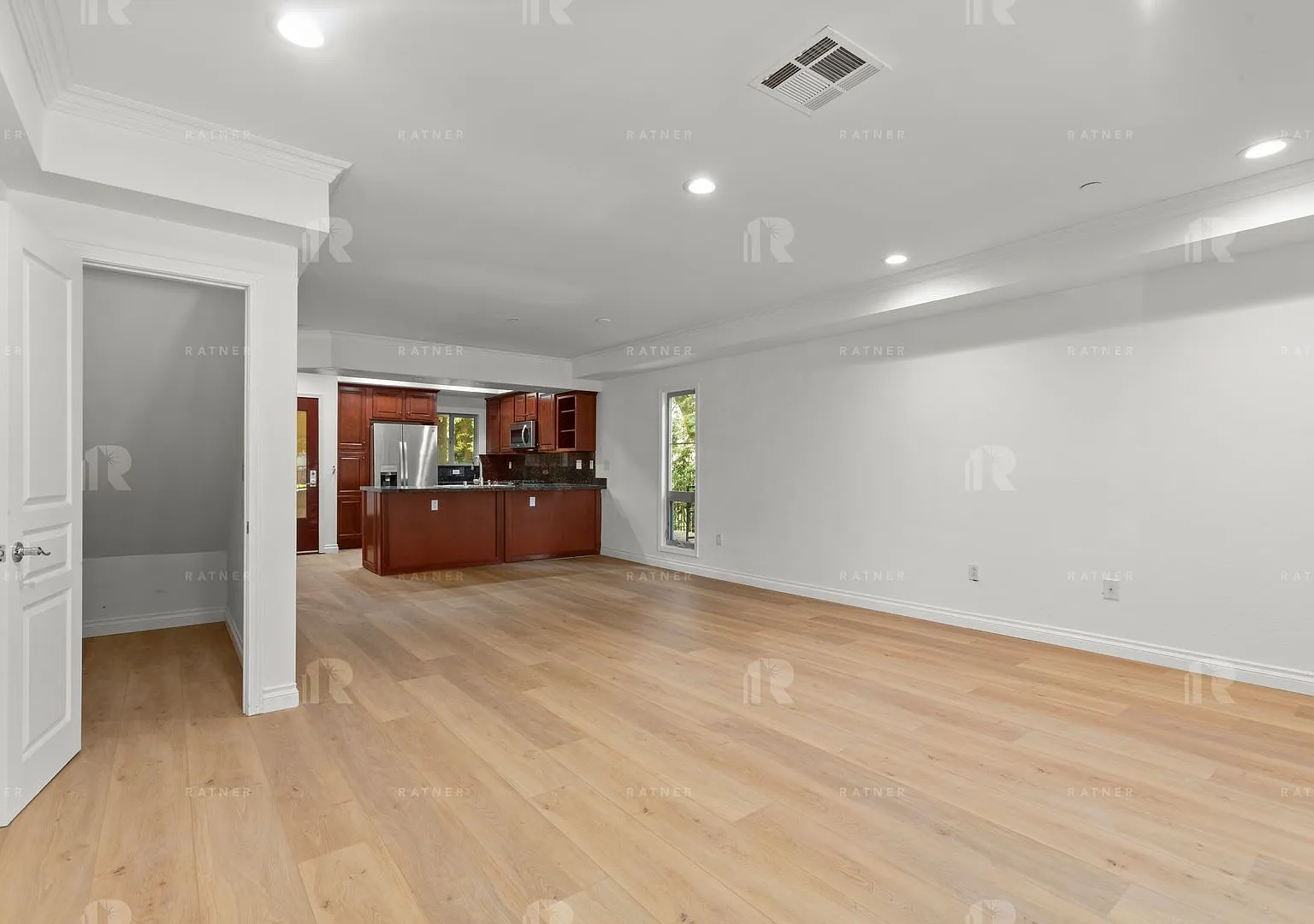 (An/Ti/Yo:A) 5056 Laurel Canyon Blvd — Photo 3