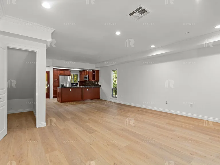 5056 Laurel Canyon Blvd — Photo 2