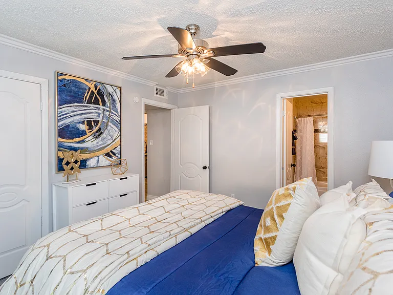 Red Pines Apartments — Photo 20