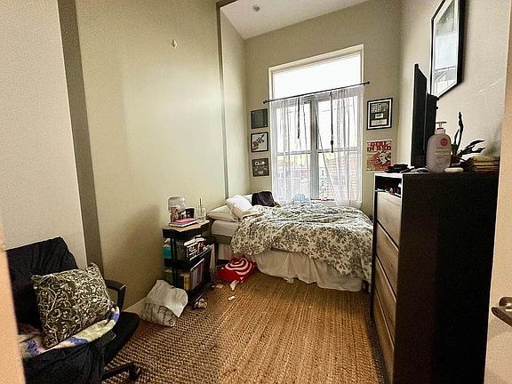 5th image of 260 Melrose St APT 3R