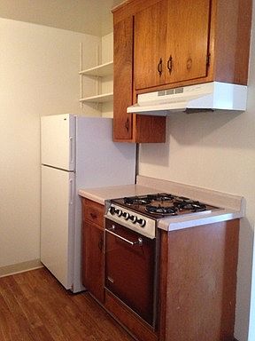 5th image of 608 26th St APT 1