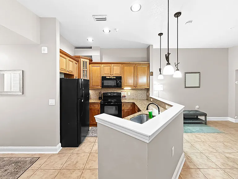 701 Mirror Lake Dr N #120 — Photo 8