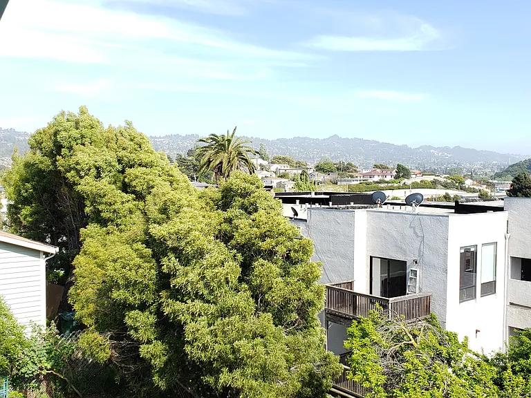 Sunset Vista Apartments — Photo 20
