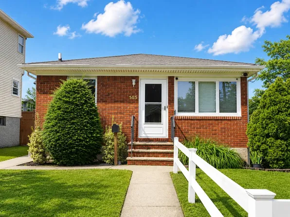 145 Keegans Ln, Staten Island, NY 10308