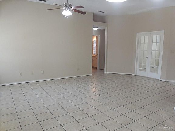 4th image of 2412 Sandpiper Ave