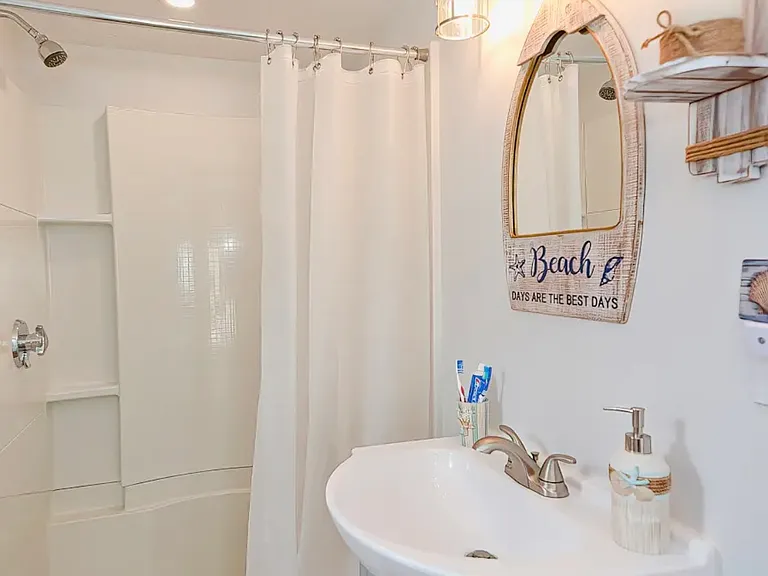 135 Taylor Ave — Photo 3