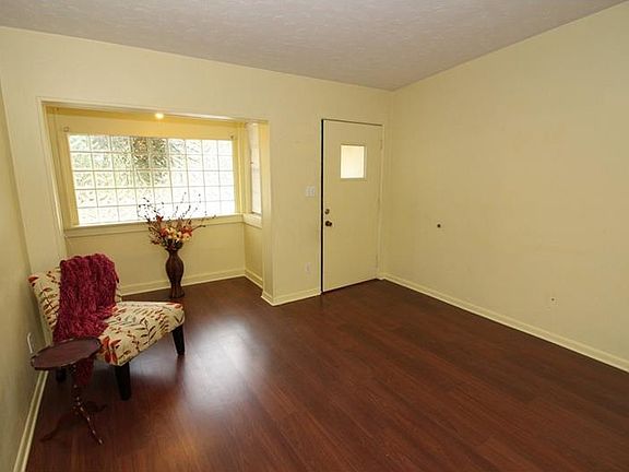 5th image of 2315 Barksdale Dr