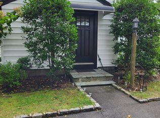 2 Wilson Dr, Hampton Bays, NY 11946