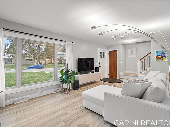 4th image of 361 Evergreen Dr