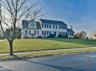 132 Tipperary Dr, Northbridge, MA 01534