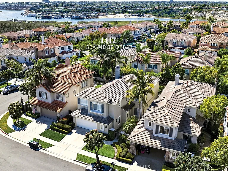 1417 Sea Ridge Dr — Photo 2