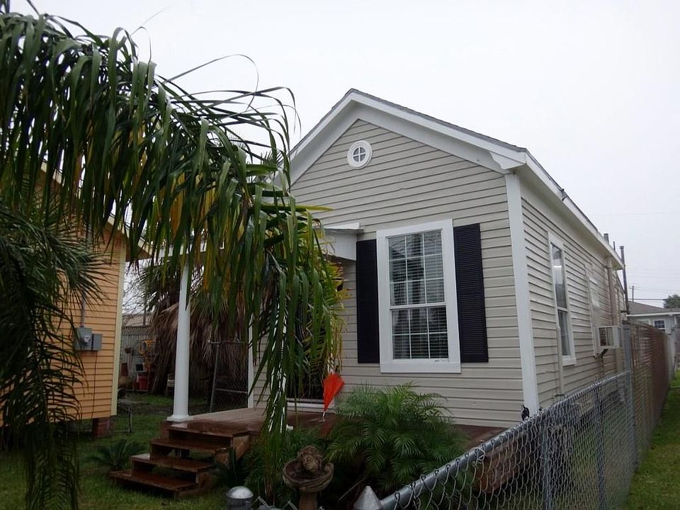 1st image of 5826 Avenue S 1/2