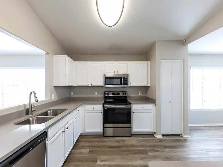 2310 E Morrow Dr — Photo 9