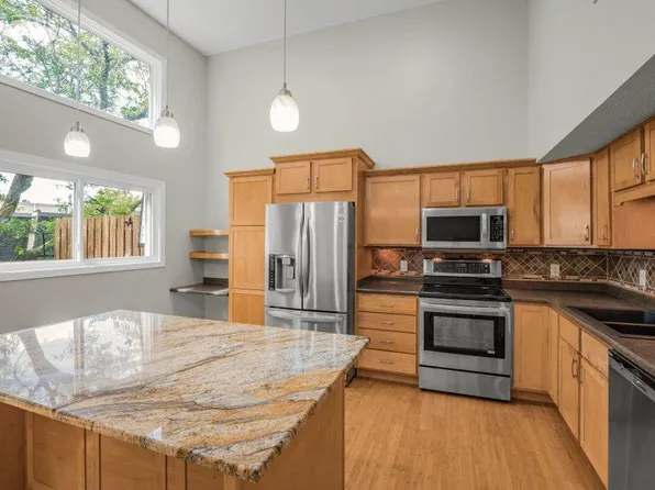 1005 W 105th St, Minneapolis, MN 55431