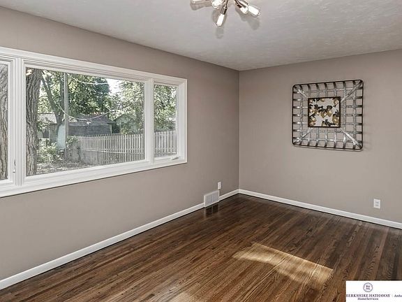 4th image of 2323 S 123rd St