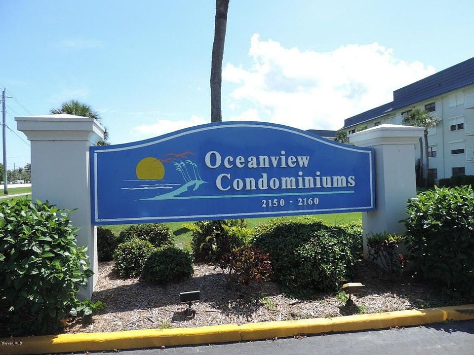Oceanside entrance across from Paradise Park
