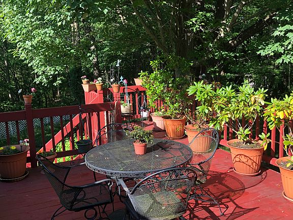 2nd image of 154 Pine Hollow Cir
