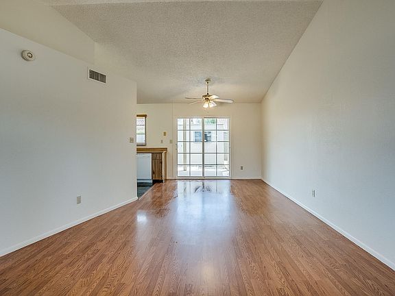 3rd image of 7 N Fir St