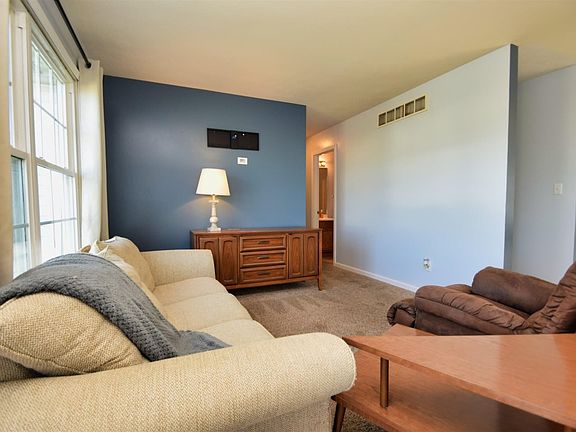 4th image of 56610 Meadow Glen Dr