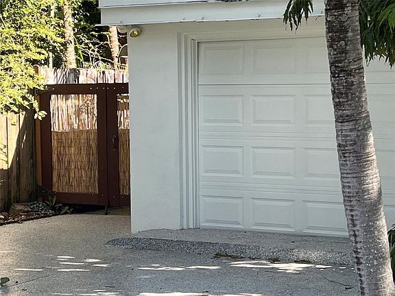 3rd image of 2708 NE 10th Terrace
