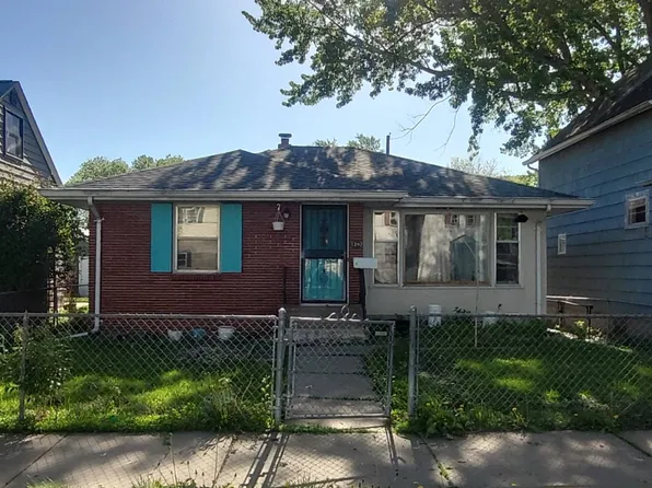 1292 Galtier St, Saint Paul, MN 55117