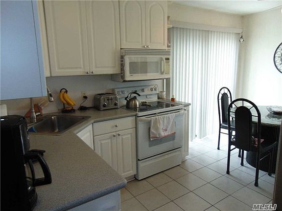 2nd image of 2 Farm Ln