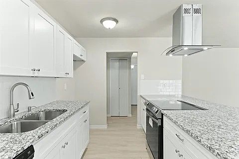 1st image of 537 Hanover Dr