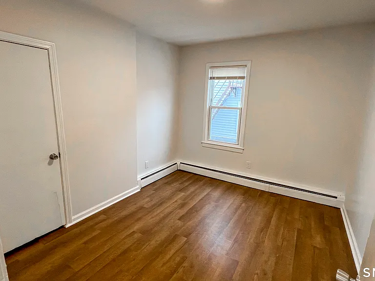 8 Locust St — Photo 8