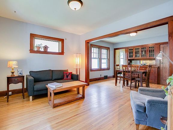 3rd image of 2644 36th Ave S