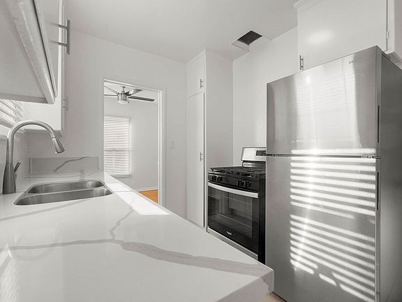 5th image of 2269 W Adams Blvd #G1