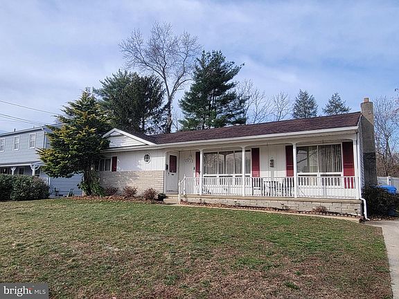 2nd image of 1103 W Valleybrook Rd