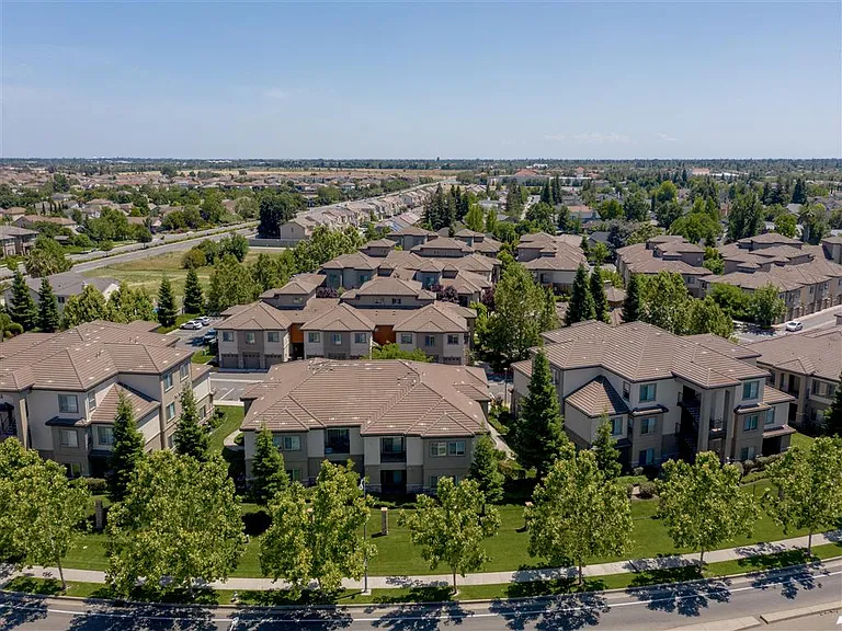 Wolf Ranch Condominium Rentals — Photo 34