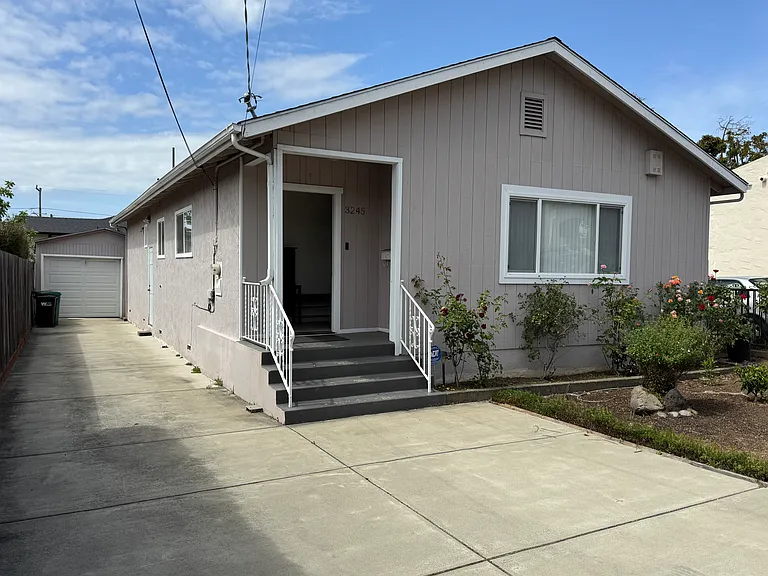 3245 Texas St — Photo 1