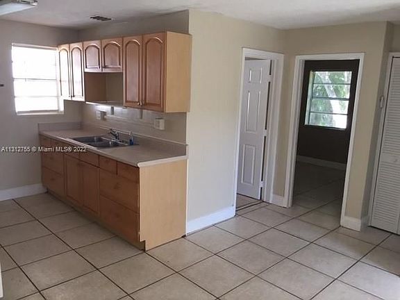 5th image of 18200 NE 25th Pl #1