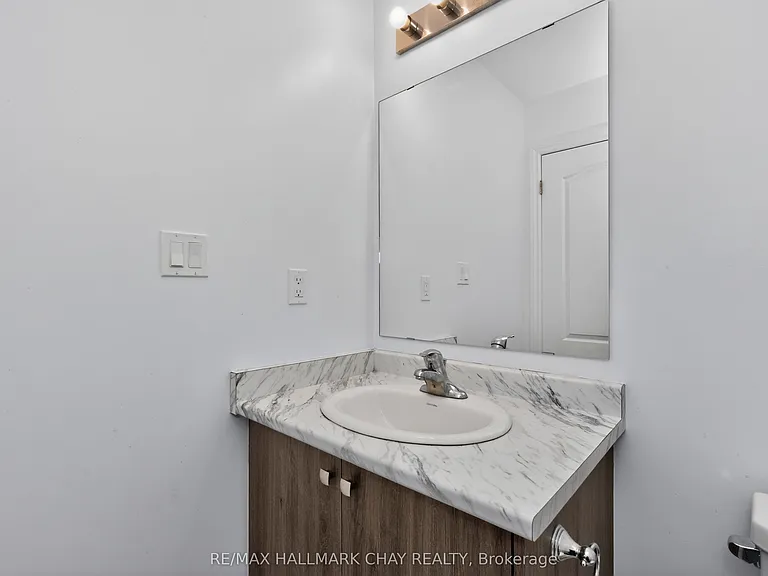 38 Milson Cres — Photo 46
