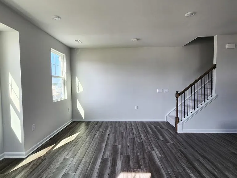 2431 Kasota Ln — Photo 25